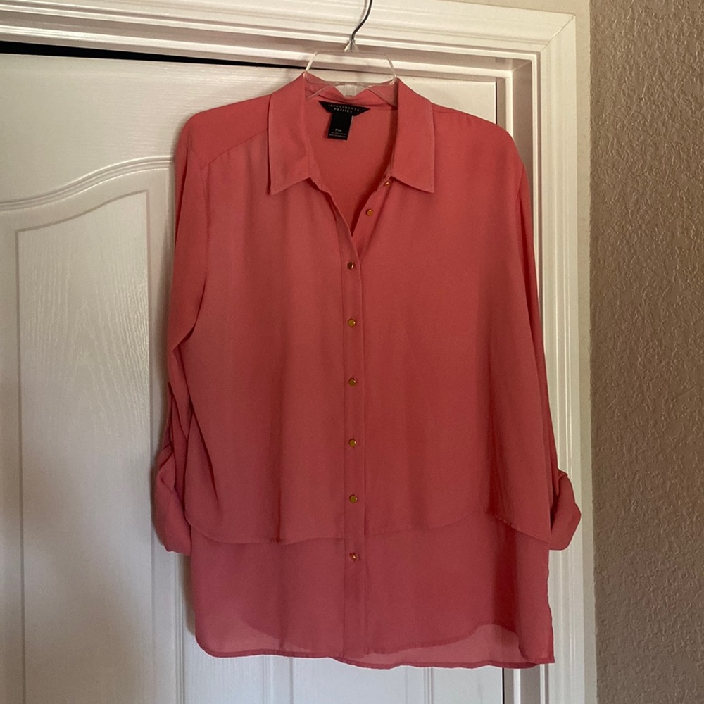 Blouse with buttons